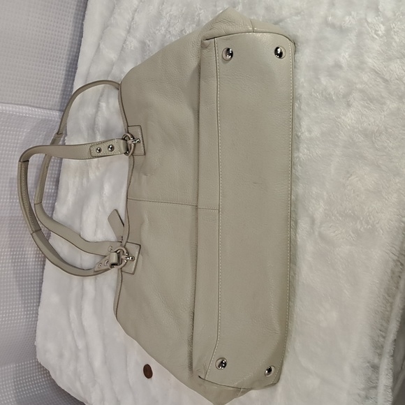 Coach Outstanding Condition - Picture 12 of 15